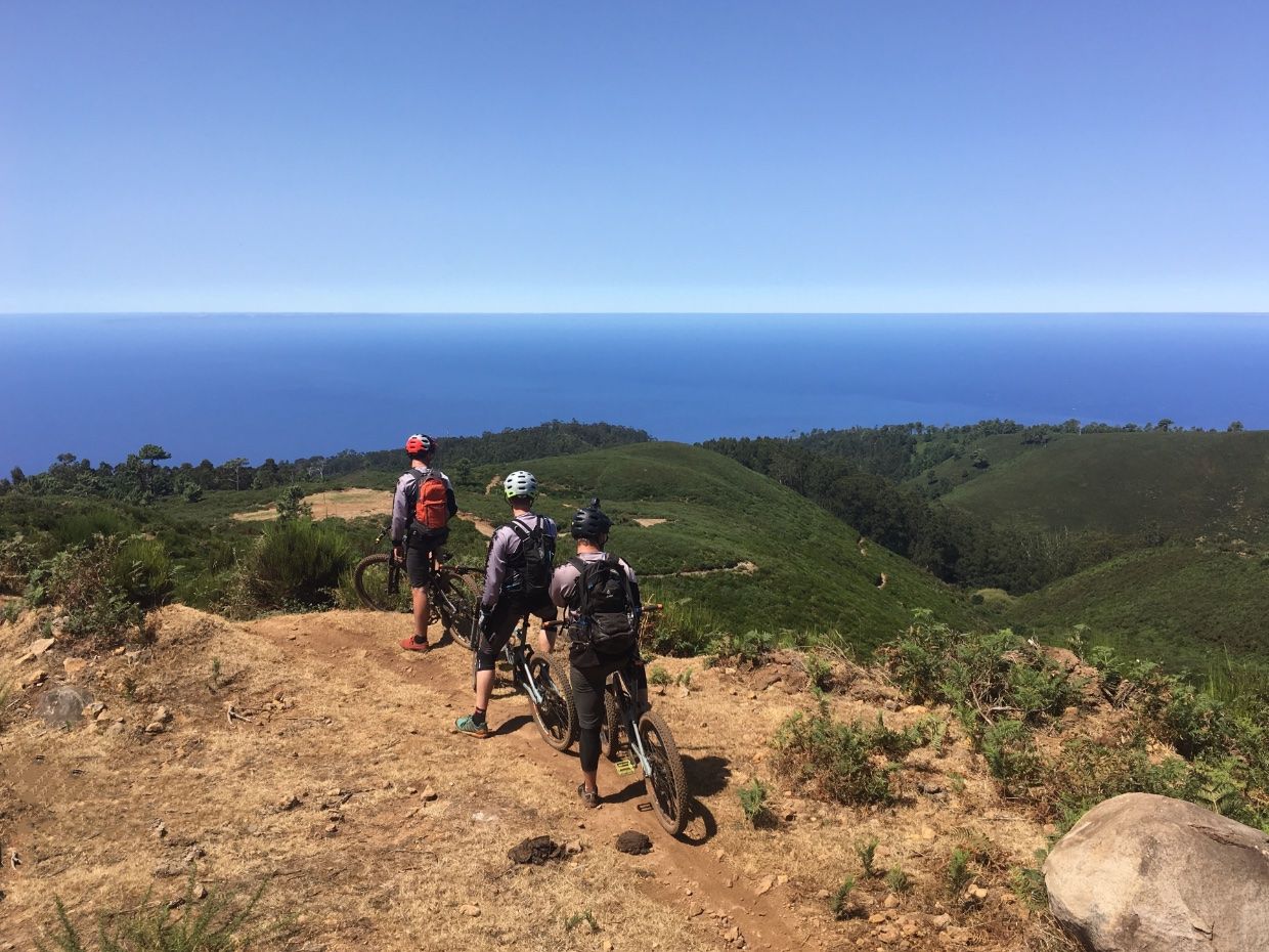 Ausblick über Land und Meer