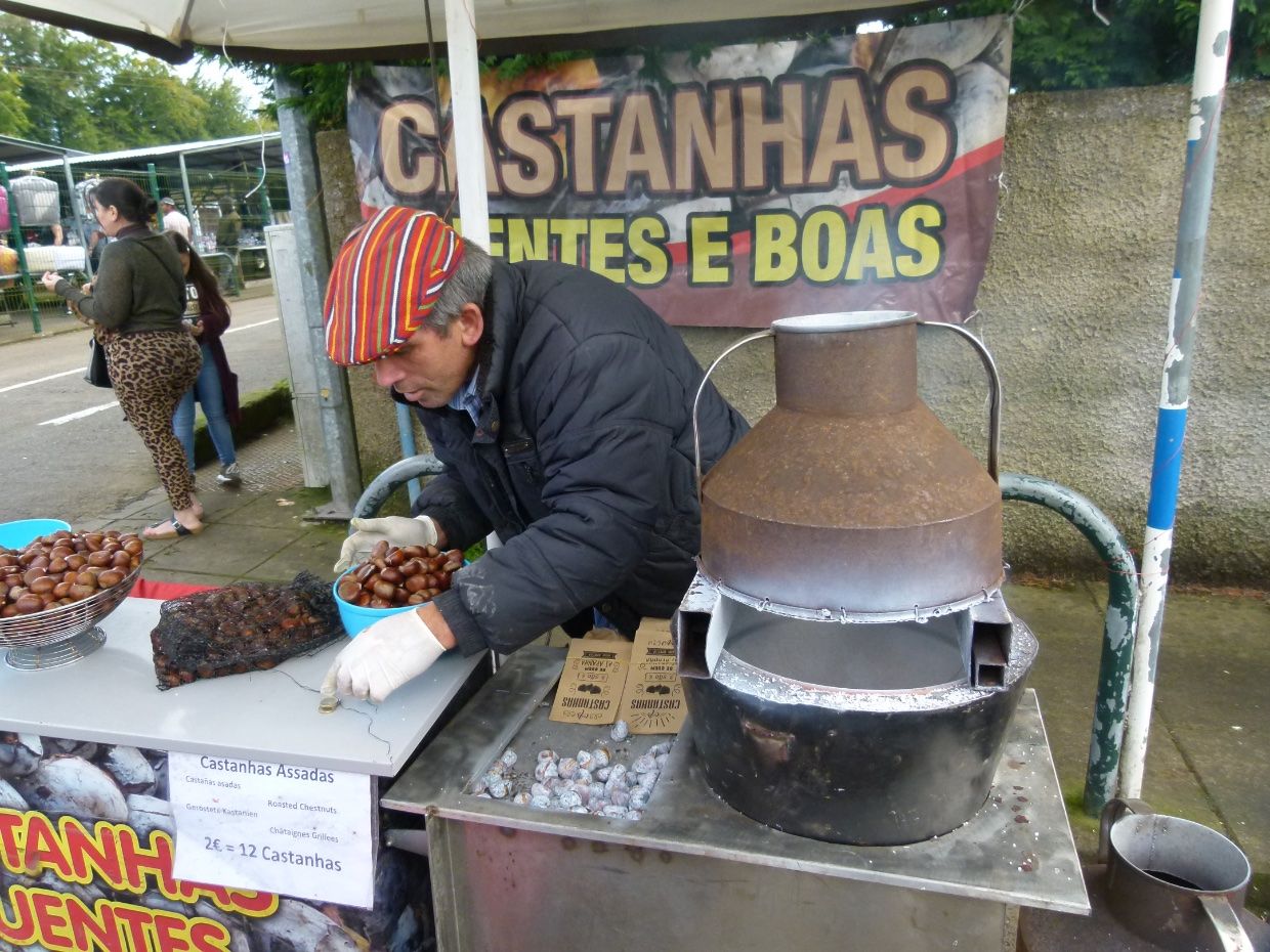 Verkäufer auf dem Bauernmarkt